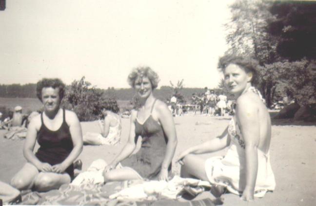 twt-sandy-beach-bathing-beauties
